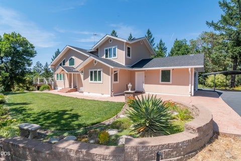 Tiny photo for 712 Colleen Court, Grants Pass, OR 97527 (MLS # 220224155)