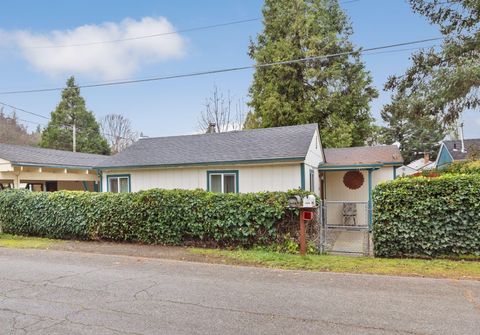 Photo of 1400 Playford Lane, Grants Pass, OR 97527 (MLS # 220212978)