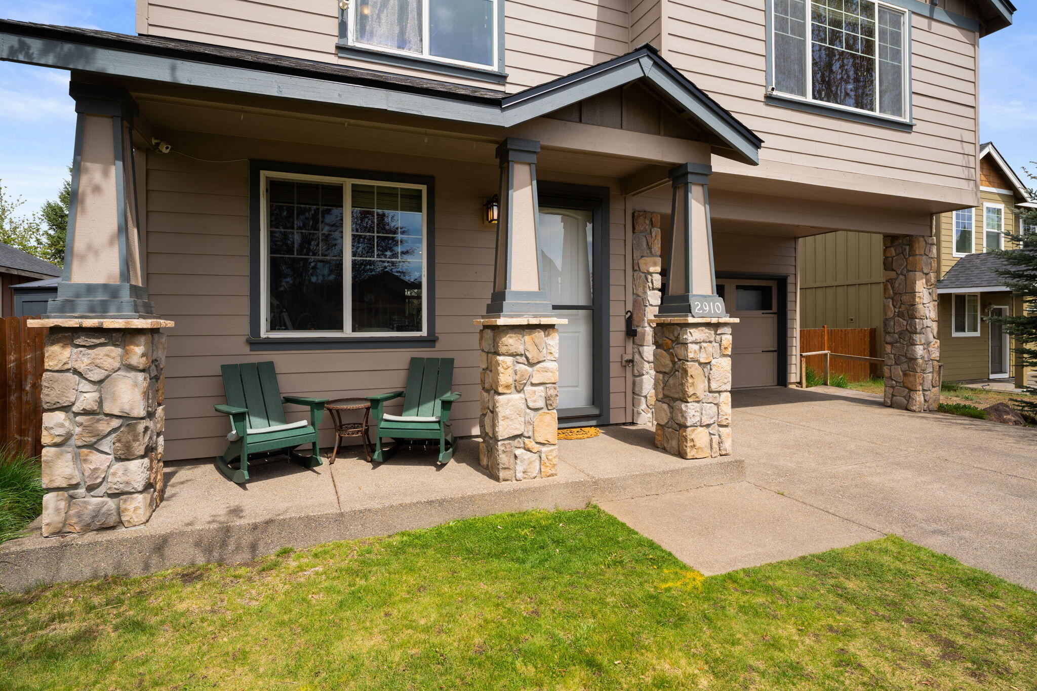 2910 NE Jackdaw Drive