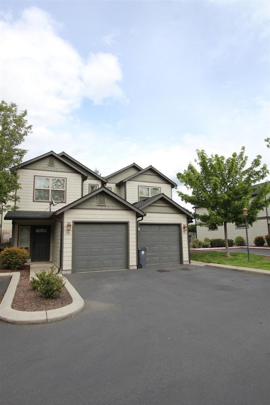 Nice townhouse in Daisy Creek, This unit has 2 bedrooms and 2 baths upstairs and the main living areas on the lower lever which has a half bath and a 1 car garage.