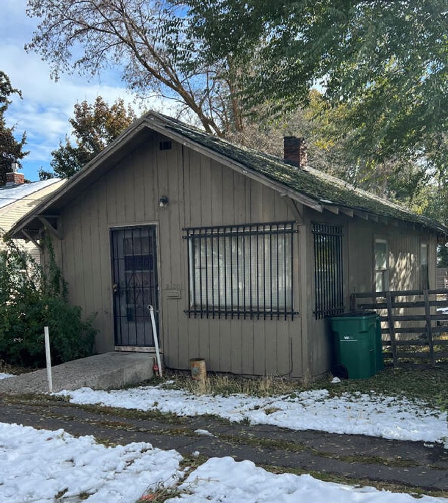 This little 1 bedroom, 1-bathroom older home needs TLC. Good sized back yard and close to many amenities.