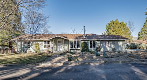 Photo of 2015 Mae Street, Ashland, OR 97520 (MLS # 220214001)