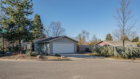 Tiny photo for 2015 Mae Street, Ashland, OR 97520 (MLS # 220214001)
