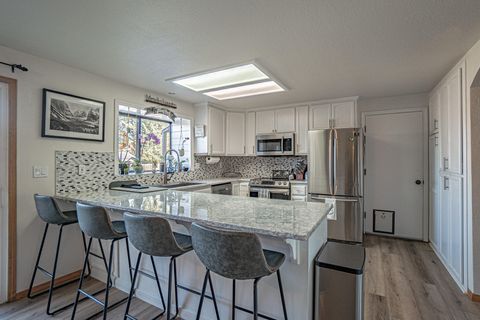 Tiny photo for 2015 Mae Street, Ashland, OR 97520 (MLS # 220214001)