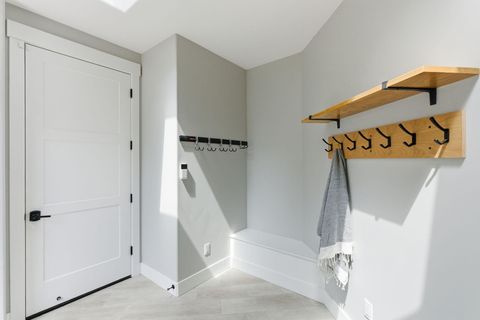 Tiny photo for 63557 Overtree Road, Bend, OR 97701 (MLS # 220220008)