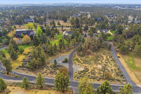 Tiny photo for 63557 Overtree Road, Bend, OR 97701 (MLS # 220220008)