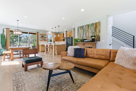 Tiny photo for 63557 Overtree Road, Bend, OR 97701 (MLS # 220220008)