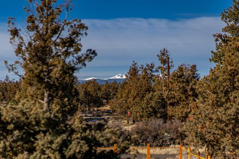 Tiny photo for 63557 Overtree Road, Bend, OR 97701 (MLS # 220220008)