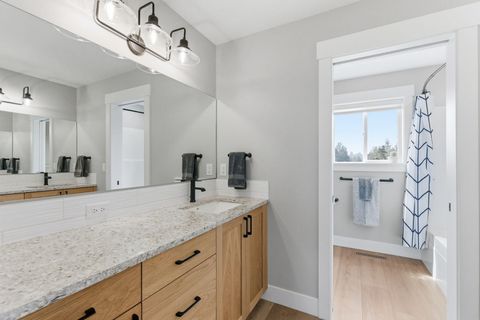 Tiny photo for 63557 Overtree Road, Bend, OR 97701 (MLS # 220220008)