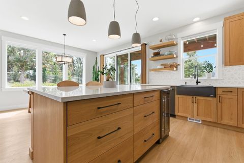 Tiny photo for 63557 Overtree Road, Bend, OR 97701 (MLS # 220220008)