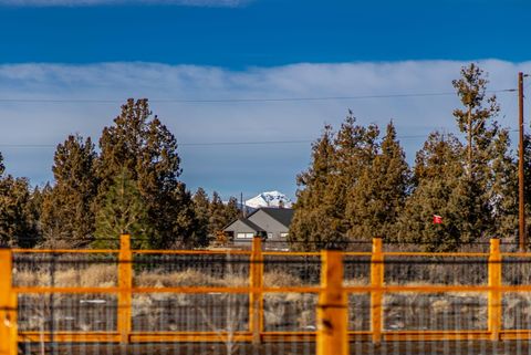 Tiny photo for 63557 Overtree Road, Bend, OR 97701 (MLS # 220220008)