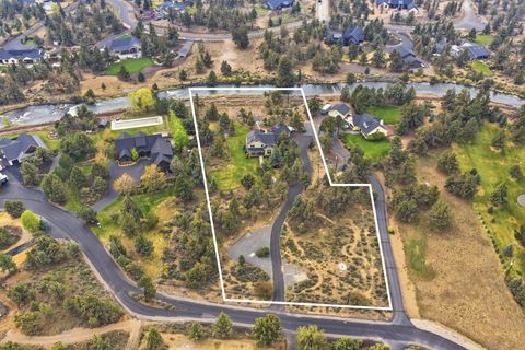 Tiny photo for 63557 Overtree Road, Bend, OR 97701 (MLS # 220220008)
