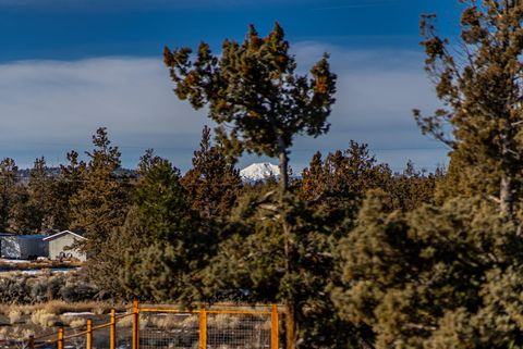 Tiny photo for 63557 Overtree Road, Bend, OR 97701 (MLS # 220220008)