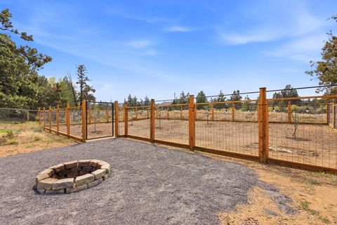 Tiny photo for 63557 Overtree Road, Bend, OR 97701 (MLS # 220220008)