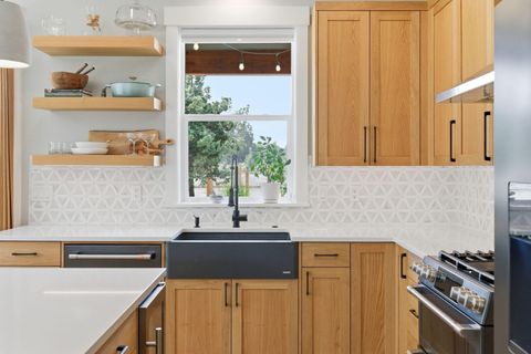 Tiny photo for 63557 Overtree Road, Bend, OR 97701 (MLS # 220220008)