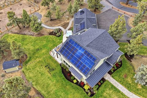 Tiny photo for 63557 Overtree Road, Bend, OR 97701 (MLS # 220220008)
