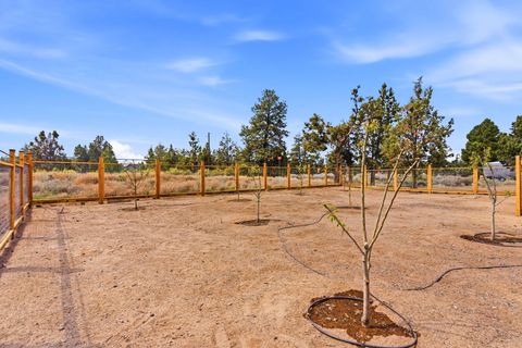 Tiny photo for 63557 Overtree Road, Bend, OR 97701 (MLS # 220220008)