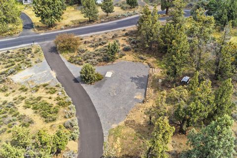 Tiny photo for 63557 Overtree Road, Bend, OR 97701 (MLS # 220220008)