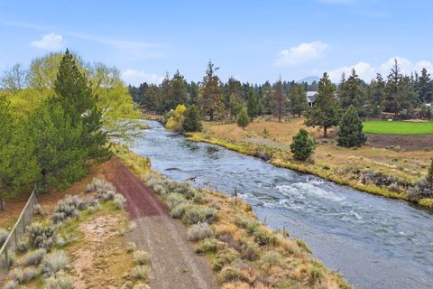 Tiny photo for 63557 Overtree Road, Bend, OR 97701 (MLS # 220220008)