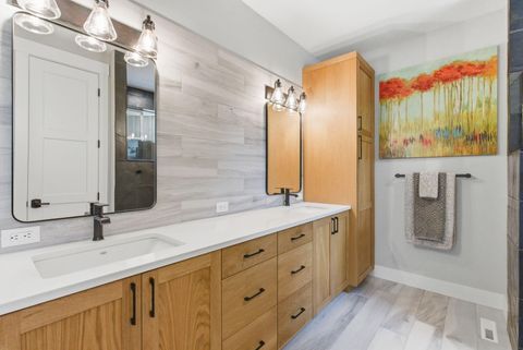 Tiny photo for 63557 Overtree Road, Bend, OR 97701 (MLS # 220220008)