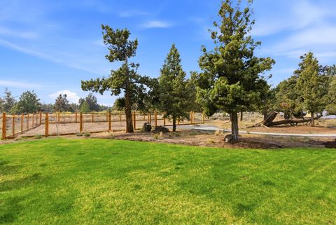 Tiny photo for 63557 Overtree Road, Bend, OR 97701 (MLS # 220220008)