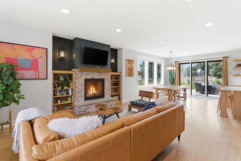 Tiny photo for 63557 Overtree Road, Bend, OR 97701 (MLS # 220220008)