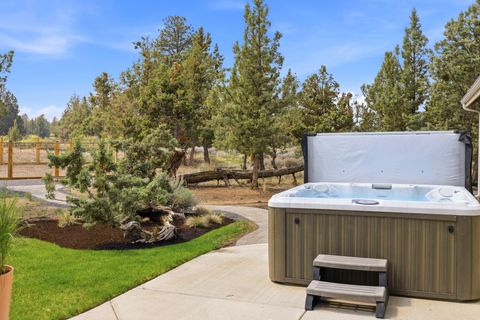 Tiny photo for 63557 Overtree Road, Bend, OR 97701 (MLS # 220220008)