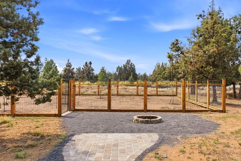 Tiny photo for 63557 Overtree Road, Bend, OR 97701 (MLS # 220220008)