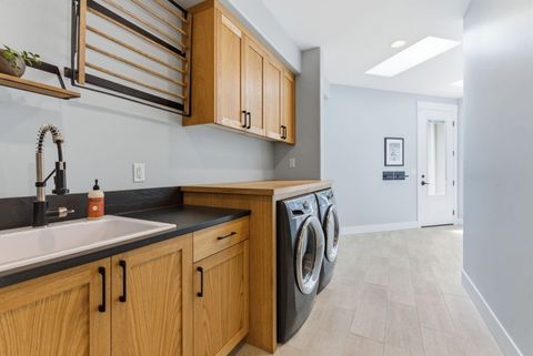 Tiny photo for 63557 Overtree Road, Bend, OR 97701 (MLS # 220220008)
