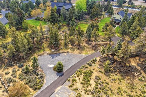Tiny photo for 63557 Overtree Road, Bend, OR 97701 (MLS # 220220008)