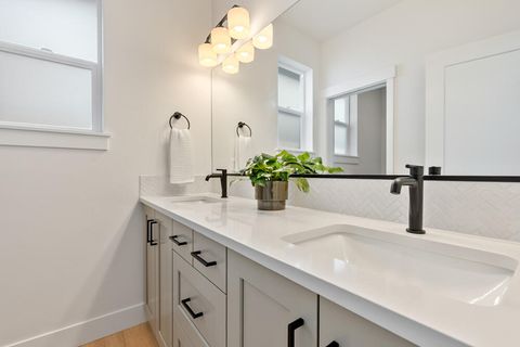 Tiny photo for 60935 SE Apollo Place, Bend, OR 97702 (MLS # 220216758)