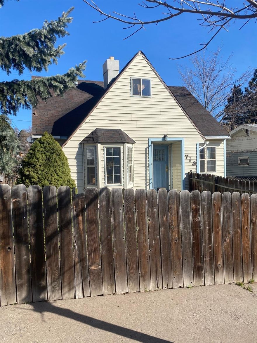 This single-family home provides over 1,500sq ft. with 3 bedrooms, 1.5 bathrooms. There are hardwood floors throughout the home. Extra room in finished basement could be used as family room or numerous other options. There is ample off-street parking off Addison st.