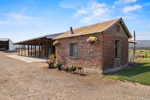 Tiny photo for 7122 E Langell Valley Road, Bonanza, OR 97623 (MLS # 220209849)