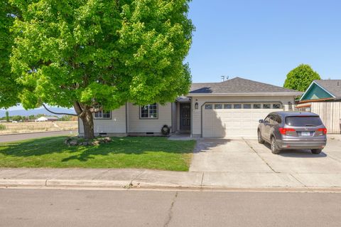 8005 Thunderhead Avenue White City OR 97503
