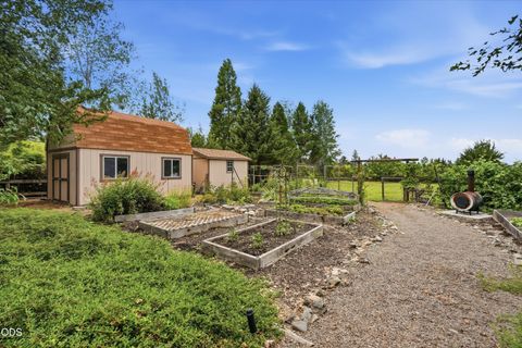 Tiny photo for 2298 Camp Baker Road, Medford, OR 97501 (MLS # 220224378)
