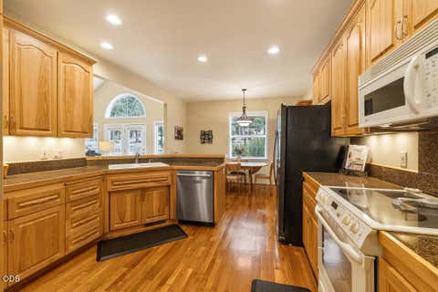 Tiny photo for 10847 Kestrel Road, Klamath Falls, OR 97601 (MLS # 220226911)