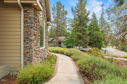 Tiny photo for 10847 Kestrel Road, Klamath Falls, OR 97601 (MLS # 220226911)