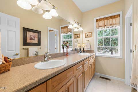 Tiny photo for 10847 Kestrel Road, Klamath Falls, OR 97601 (MLS # 220226911)