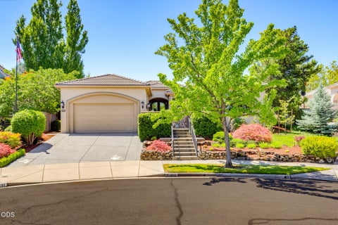 Photo of 635 Seventh Fairway Drive, Medford, OR 97504 (MLS # 220223654)