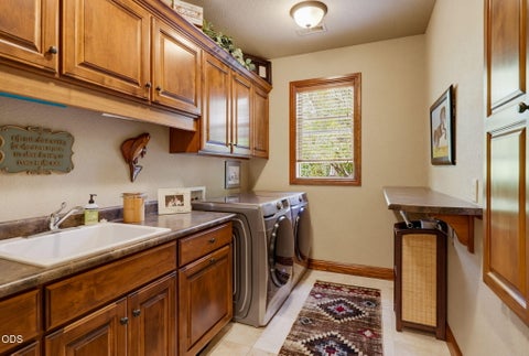 Tiny photo for 635 Seventh Fairway Drive, Medford, OR 97504 (MLS # 220223654)