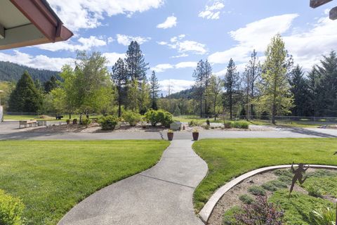 Tiny photo for 201 Hoffman Way, Grants Pass, OR 97526 (MLS # 220219682)