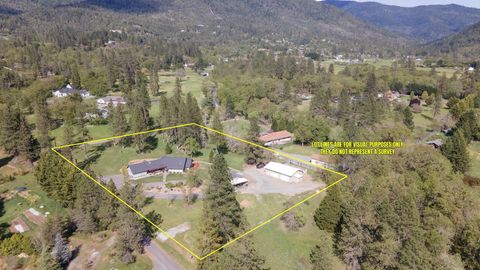 Tiny photo for 201 Hoffman Way, Grants Pass, OR 97526 (MLS # 220219682)