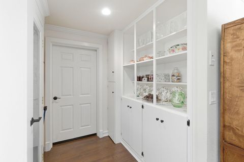 Tiny photo for 201 Hoffman Way, Grants Pass, OR 97526 (MLS # 220219682)