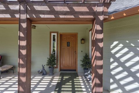 Tiny photo for 201 Hoffman Way, Grants Pass, OR 97526 (MLS # 220219682)