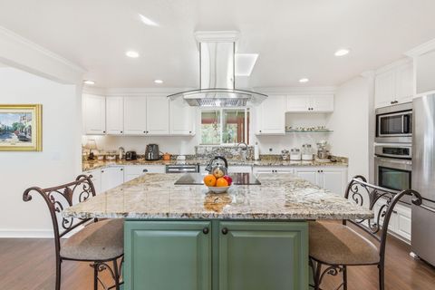 Tiny photo for 201 Hoffman Way, Grants Pass, OR 97526 (MLS # 220219682)