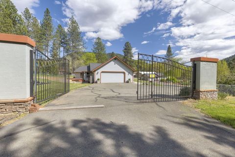 Tiny photo for 201 Hoffman Way, Grants Pass, OR 97526 (MLS # 220219682)