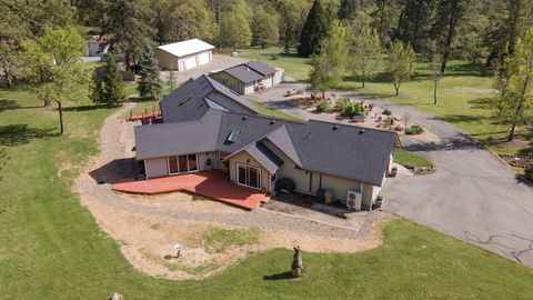 Tiny photo for 201 Hoffman Way, Grants Pass, OR 97526 (MLS # 220219682)