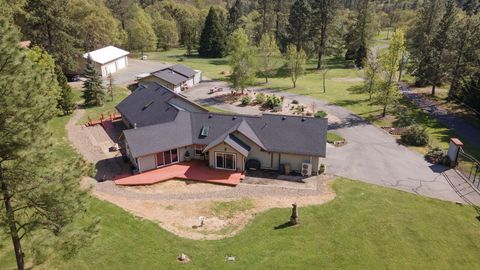 Photo of 201 Hoffman Way, Grants Pass, OR 97526 (MLS # 220219682)