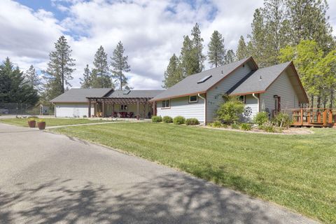 Tiny photo for 201 Hoffman Way, Grants Pass, OR 97526 (MLS # 220219682)