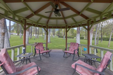 Tiny photo for 201 Hoffman Way, Grants Pass, OR 97526 (MLS # 220219682)